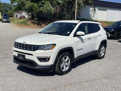 Used 2018 Jeep Compass Latitude FWD image 4