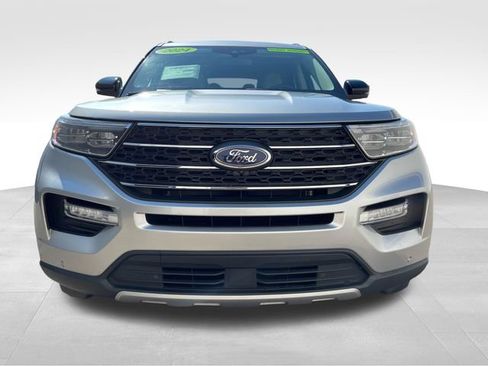 Used 2024 Ford Explorer XLT w/ Equipment Group 202A AWD/4WD image 8