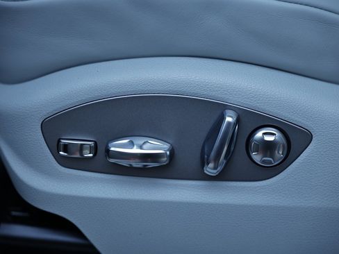 New 2026 Porsche Macan image 26