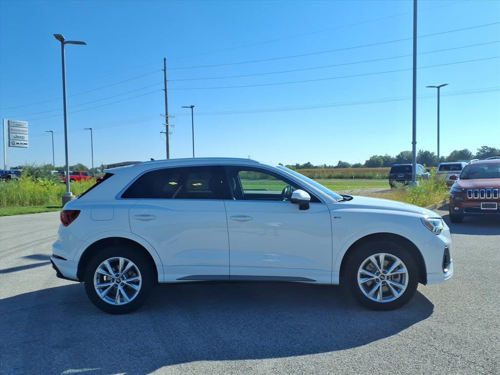 Used 2025 Audi Q3 2.0T Premium AWD/4WD image 2
