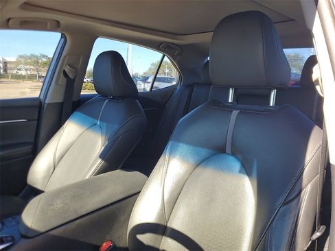 Used 2018 Toyota Camry XSE image 13