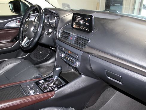 Used 2018 MAZDA MAZDA3 Grand Touring FWD image 31