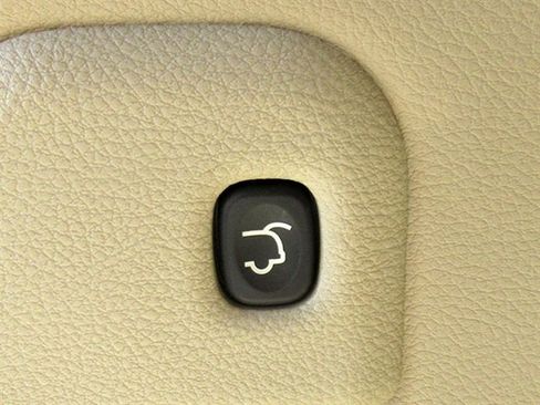 Used 2020 Jeep Grand Cherokee Overland w/ Interior Metal Package AWD/4WD image 11