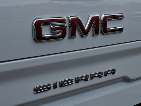 Used 2025 GMC Sierra 1500 AT4 w/ Technology Package AWD/4WD image 30