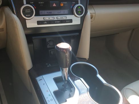 Used 2012 Toyota Camry XLE image 25