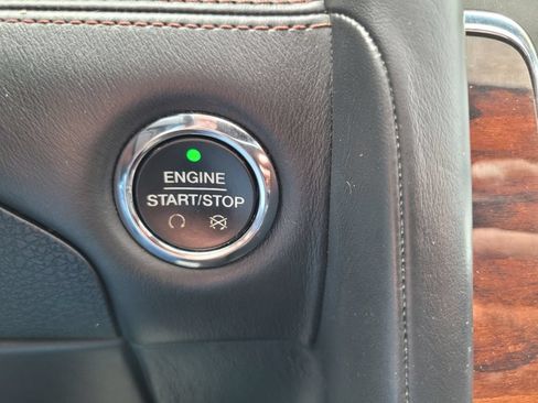 Used 2017 Lincoln Navigator Reserve AWD/4WD image 32
