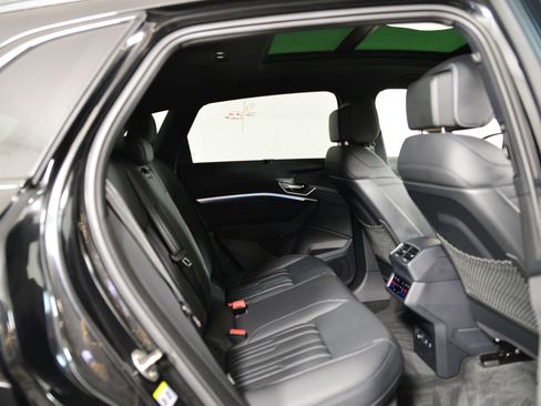 Used 2023 Audi e-tron Chronos w/ Chronos Package image 24