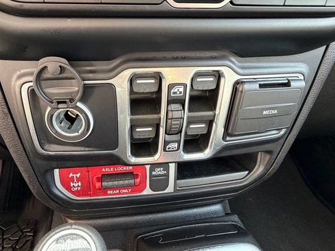 Used 2023 Jeep Gladiator Mojave w/ Safety Group AWD/4WD image 27