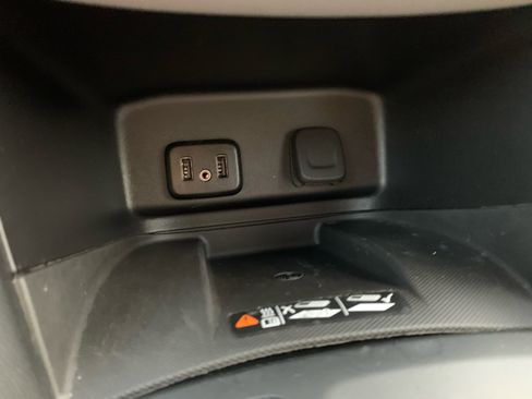 Used 2018 Chevrolet Equinox Premier image 21