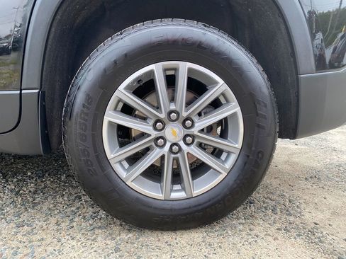 Used 2023 Chevrolet Traverse LT image 31