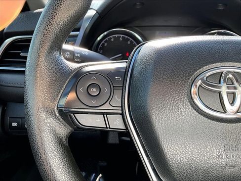 Used 2019 Toyota Camry LE image 19