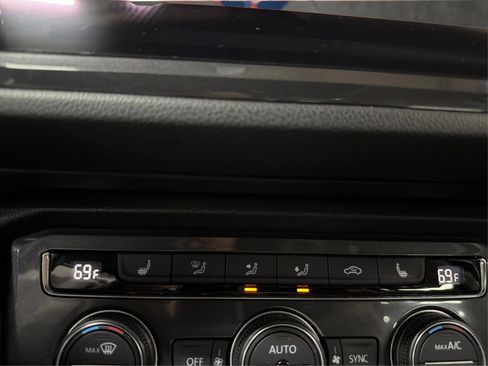 Used 2018 Volkswagen Tiguan SEL FWD image 23