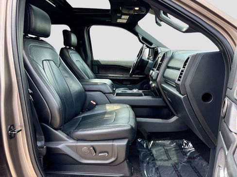 Used 2018 Ford Expedition Max Limited w/ Equipment Group 301A RWD image 30