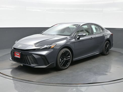 Used 2026 Toyota Camry SE FWD image 2