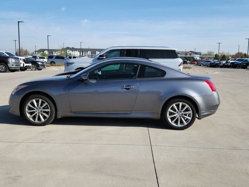 Used 2011 INFINITI G37 x w/ Premium Pkg image 2
