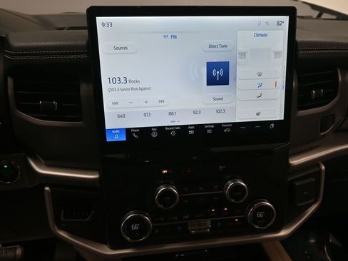 Used 2022 Ford Expedition XLT image 13