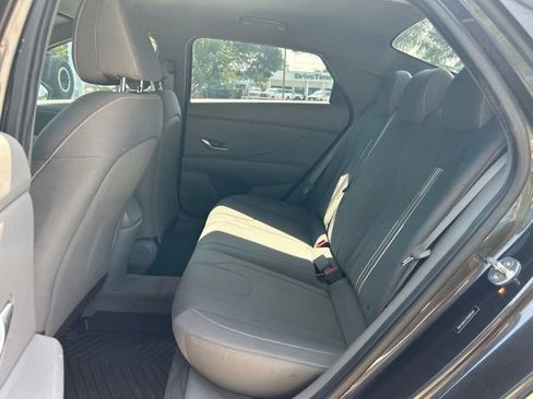 Used 2022 Hyundai Elantra SEL FWD image 12