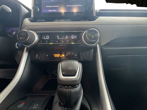 Used 2022 Toyota RAV4 Limited image 27