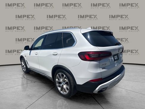 Used 2022 BMW X5 xDrive45e w/ Luxury Seating Package image 3