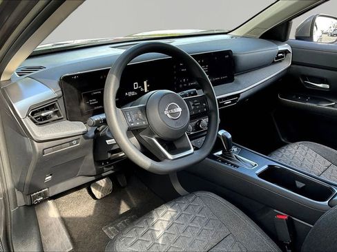 Used 2025 Nissan Kicks SV image 14