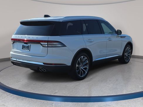 New 2026 Lincoln Aviator Reserve w/ Luxury Package RWD image 5