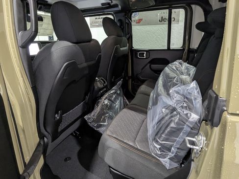 New 2026 Jeep Gladiator Mojave image 14