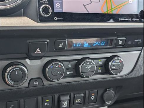 Used 2021 Toyota Tacoma TRD Off-Road w/ TRD Premium Off Road Package AWD/4WD image 15