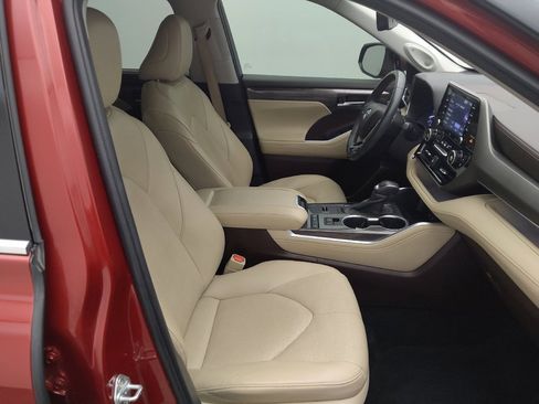 Used 2020 Toyota Highlander Limited FWD image 21