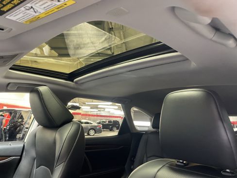 Used 2020 Lexus RX 450hL AWD w/ Premium Package image 28