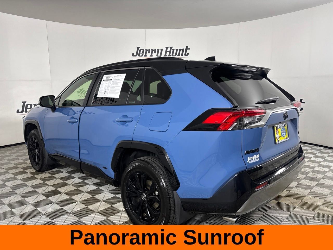 Used 2025 Toyota RAV4 XSE w/ Advanced Technology Package AWD/4WD image 9