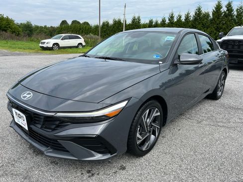 Used 2025 Hyundai Elantra SEL FWD image 7