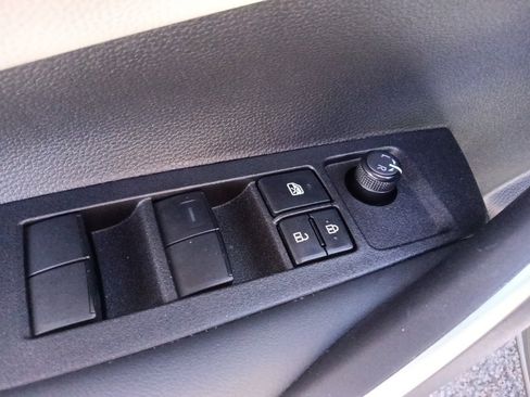 Used 2025 Toyota Corolla SE image 12