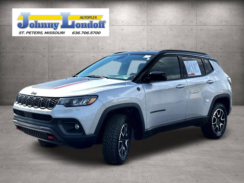 Used 2025 Jeep Compass Trailhawk AWD/4WD image 4