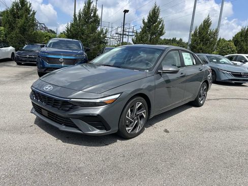 New 2026 Hyundai Elantra Limited FWD image 3