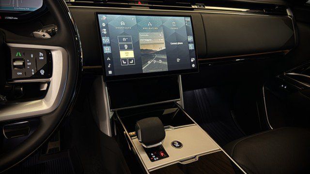 Used 2024 Land Rover Range Rover Autobiography AWD/4WD image 8