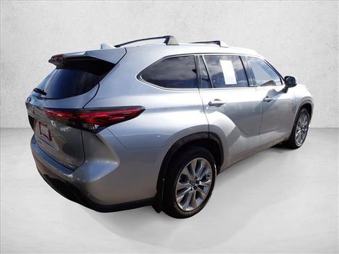 Used 2021 Toyota Highlander Limited image 4