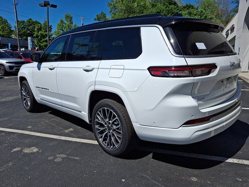 New 2026 Jeep Grand Cherokee L Summit w/ Advanced Protech Group IV AWD/4WD image 4
