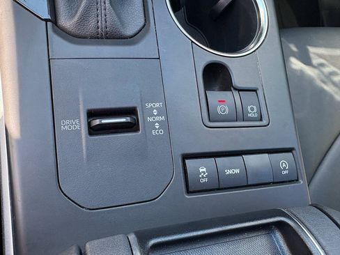 Used 2021 Toyota Highlander XLE image 22