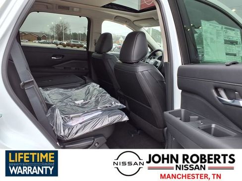 New 2026 Nissan Pathfinder SL image 18