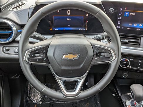 Used 2025 Chevrolet Trax LT w/ LT Convenience Package image 22