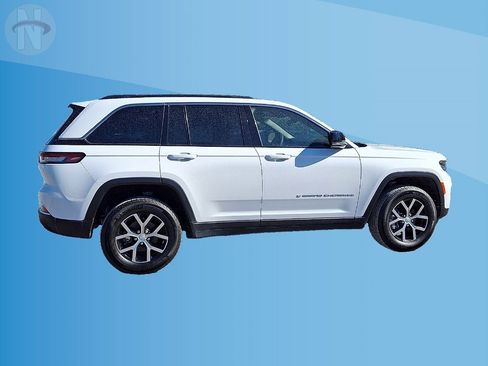 Certified 2024 Jeep Grand Cherokee Limited image 3