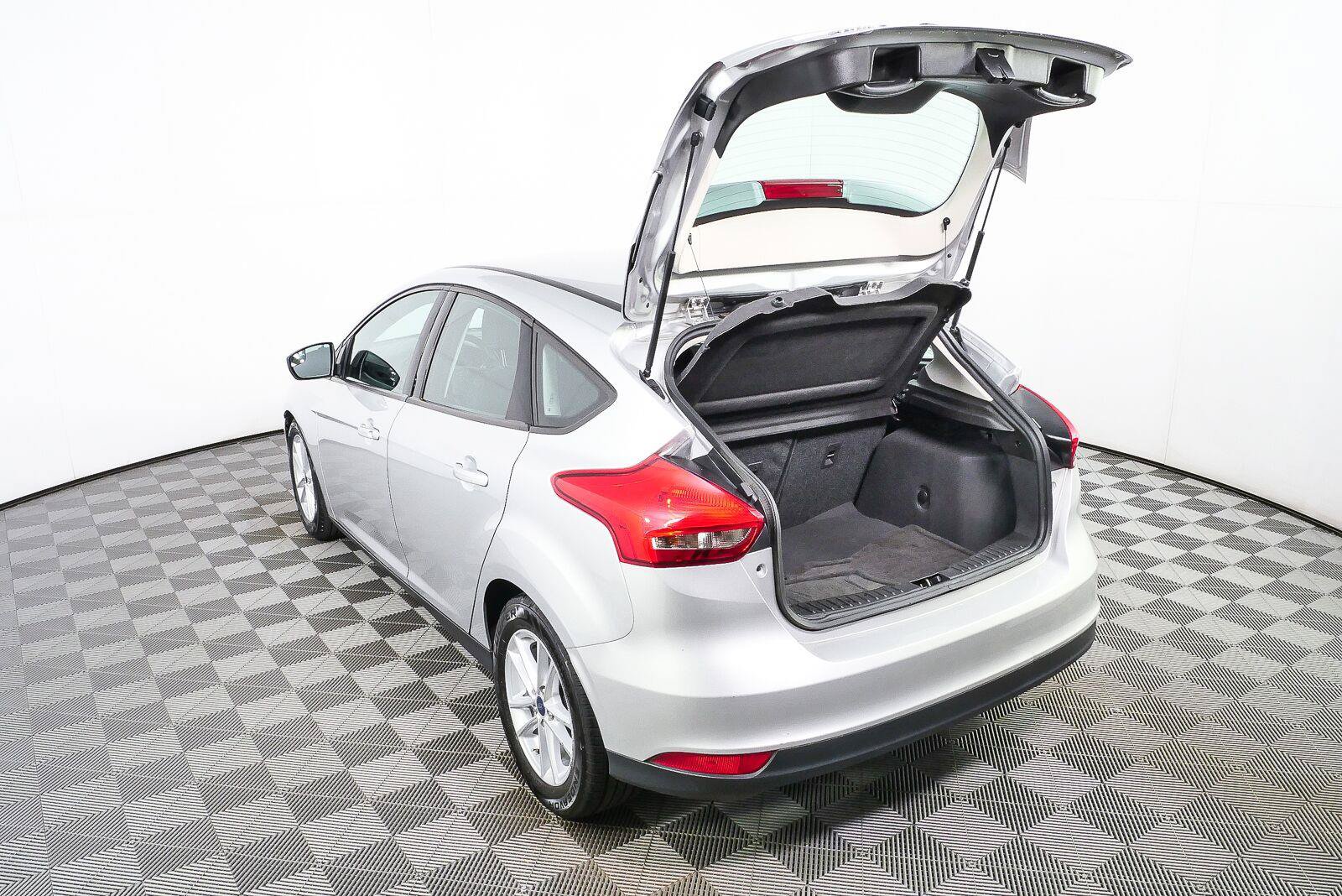 Used 2018 Ford Focus SE FWD image 27