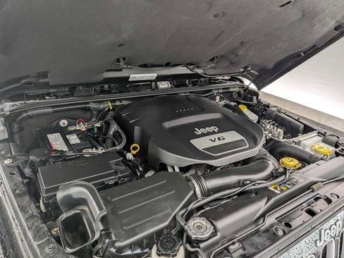 Used 2017 Jeep Wrangler Unlimited Sahara w/ Connectivity Group image 15