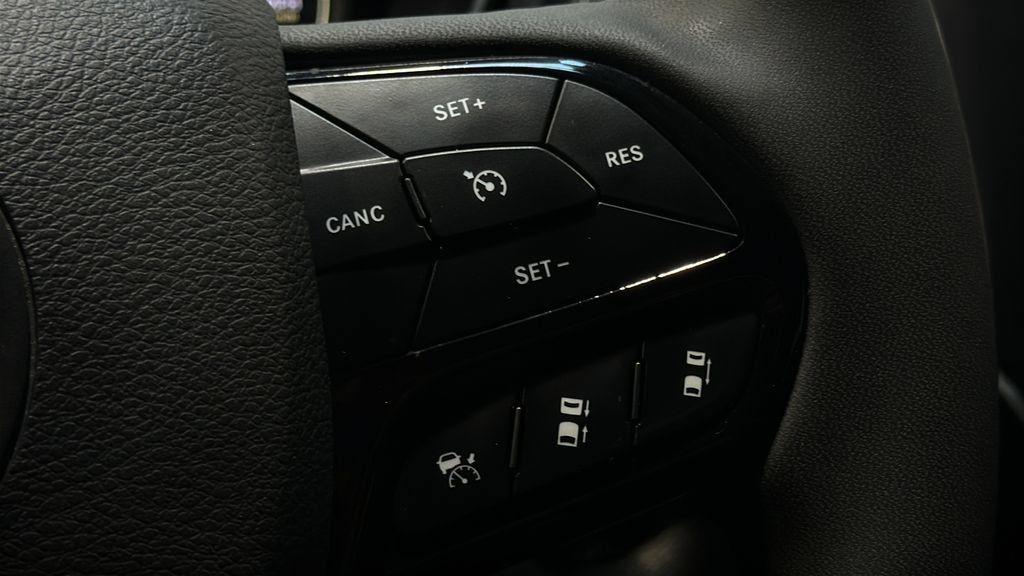 Used 2023 Jeep Cherokee Altitude Lux AWD/4WD image 27