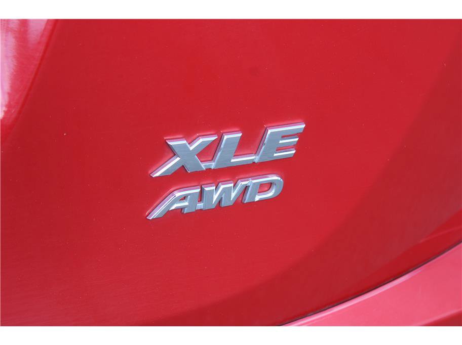 Used 2017 Toyota RAV4 XLE AWD/4WD image 37