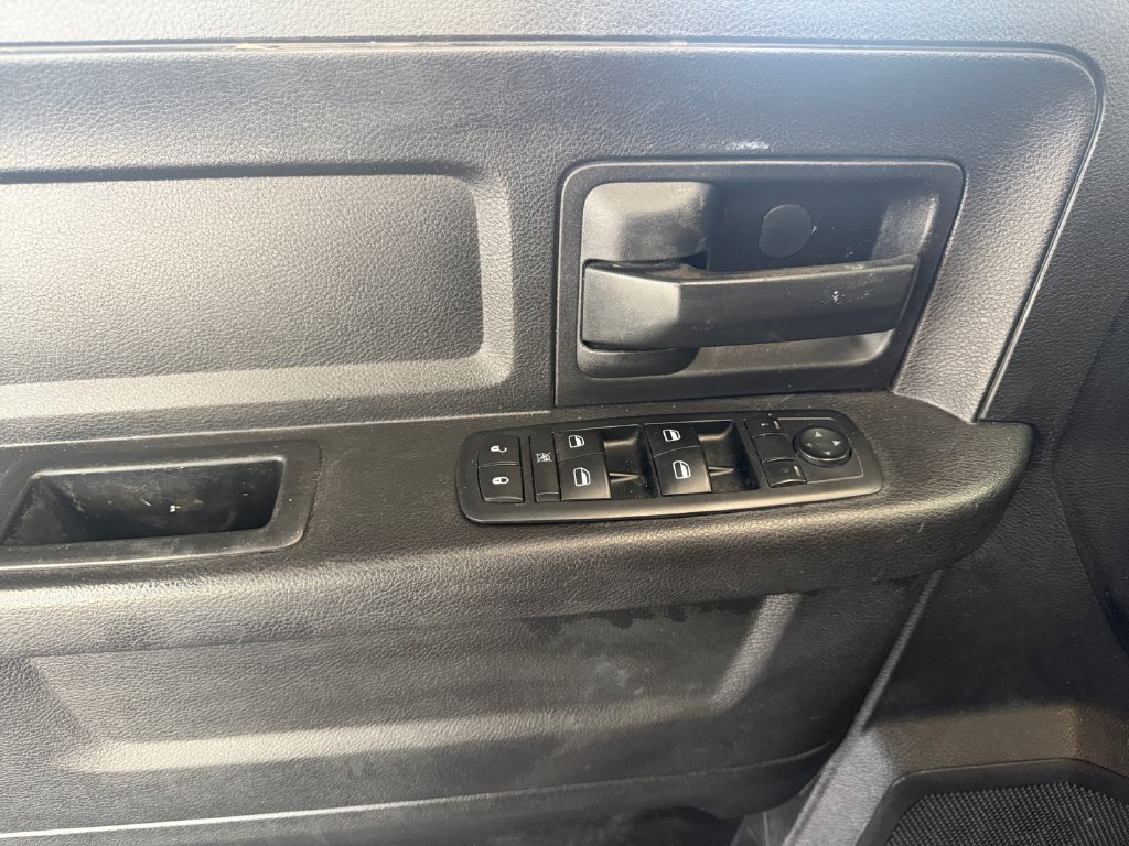 Used 2014 RAM 1500 Express RWD image 9