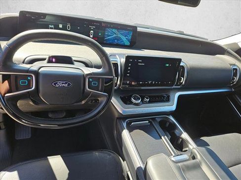 Used 2025 Ford Expedition Max Platinum AWD/4WD image 17