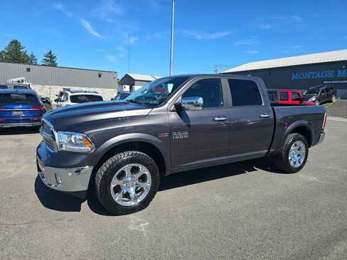 Used 2017 RAM 1500 Laramie w/ Convenience Group AWD/4WD image 3