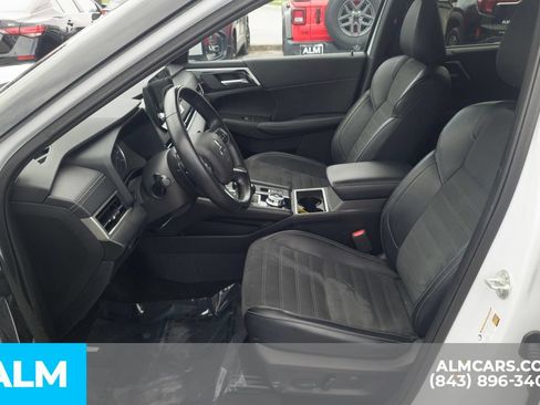 Used 2024 Mitsubishi Outlander SE FWD image 16