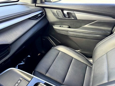 Used 2025 Buick Enclave Preferred image 32